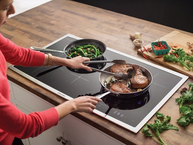 Pans and pans for induction cookers