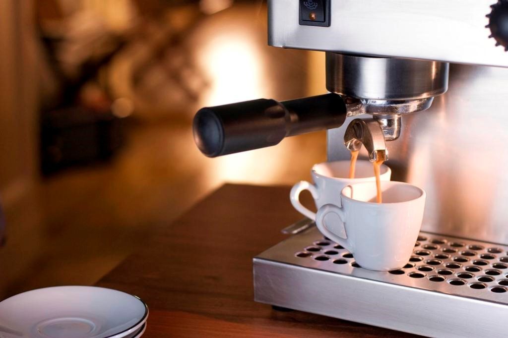 What are the types of coffee makers and coffee machines for the home: their pros and cons and differences