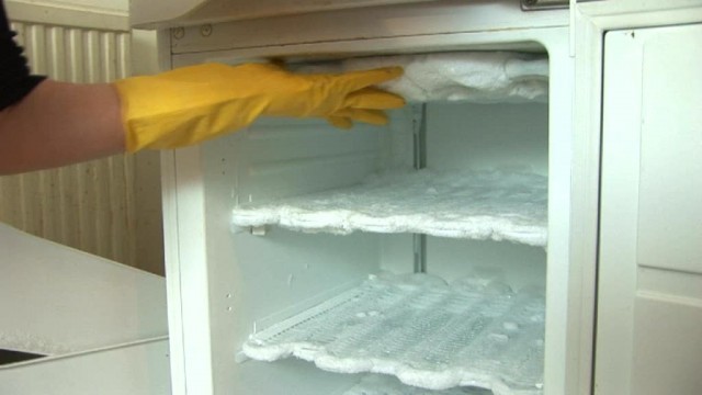 How to quickly and correctly defrost a freezer and what to do with food during defrosting