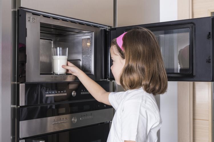 Microwave on the refrigerator - can I put it?