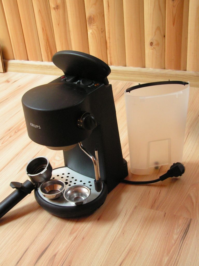 What are the types of coffee makers and coffee machines for the home: their pros and cons and differences