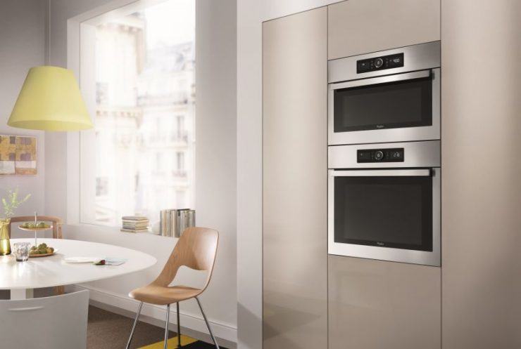 Microwave in the kitchen - accommodation options (photo) and a do-it-yourself bracket