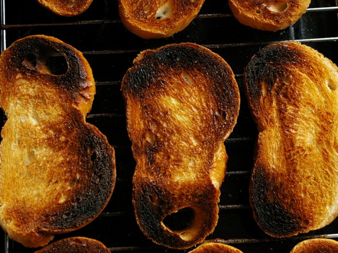 How to wash the toaster inside from crumbs and soot