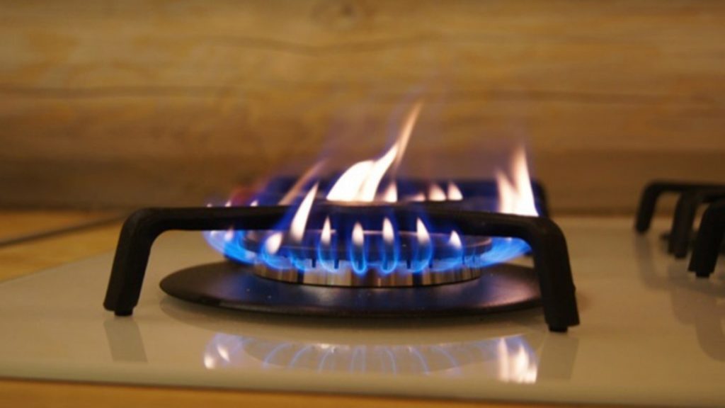 Why does the burner of the gas stove smoke and how to fix the problem yourself