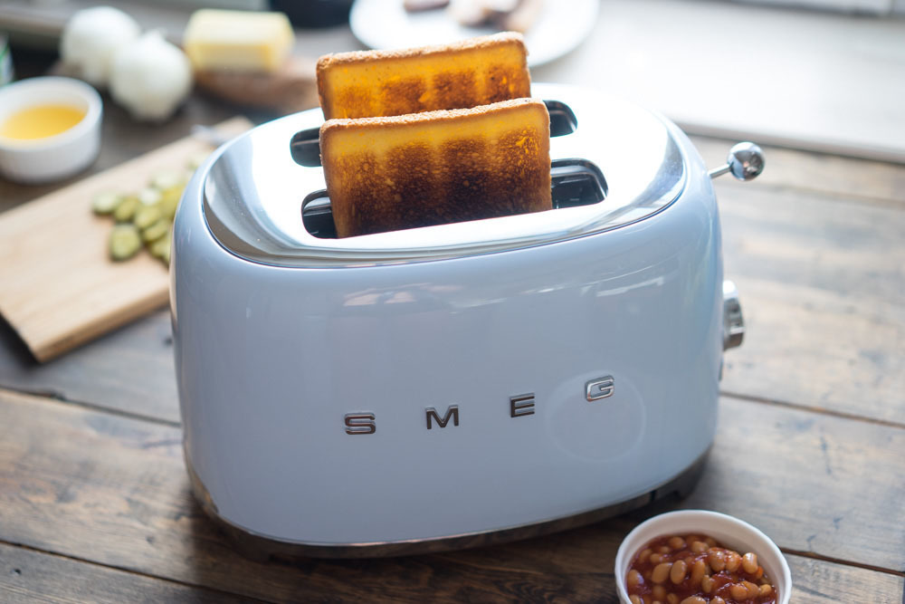 How to wash the toaster inside from crumbs and soot