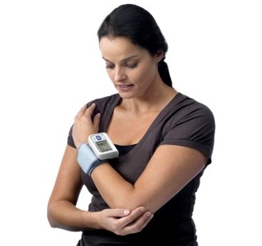 Which tonometer is better to choose after 50? Rating of the best tonometers on the wrist for the elderly