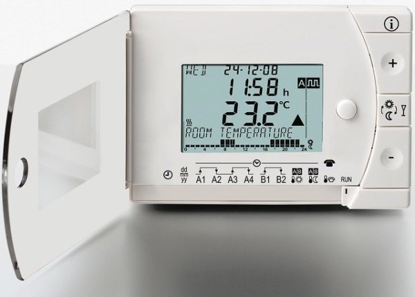 Installation of infrared heaters and thermostat connection