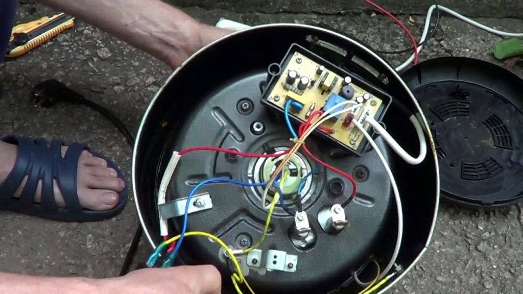 How to disassemble a crock-pot and a lid with your own hands