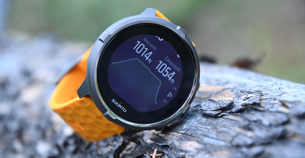 Overview of smart watches with pedometer and heart rate monitor