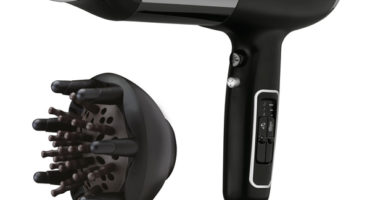 How to use the nozzle diffuser on a hairdryer?