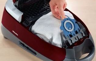 How to clean the vacuum inside?