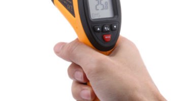 Types and accuracy of indicators of an infrared thermometer for children