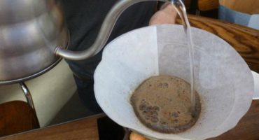 Comment remplacer le filtre d'une cafetière: faites-le vous-même