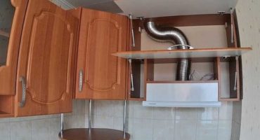 How to embed a hood in a cabinet in the kitchen