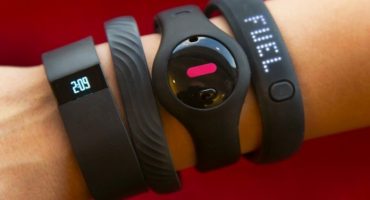 Overview of smart watches with pedometer and heart rate monitor